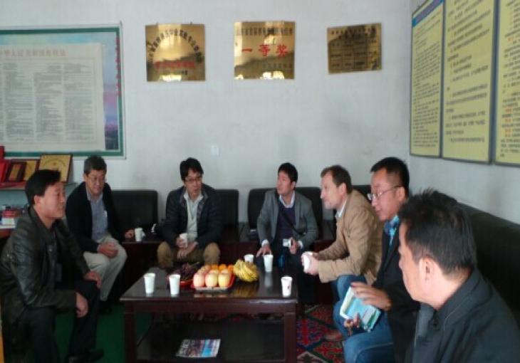 德國(guó)朋友蒙陰鑫華種兔場(chǎng)做客